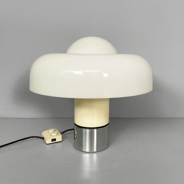 1970s Italian Space Age White Metal and Acrylic Glass Brumbury Table Lamp attributed to Luigi Massoni for Guzzini, 1970s For Sale - Image 5 of 17