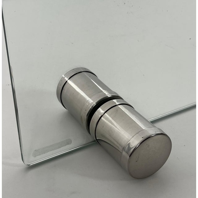 1970s Design/One glass and chrome fireplace screen with brass legs. For Sale - Image 5 of 11