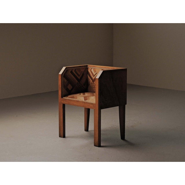 Elegant modernist armchair from the Art Deco period, crafted in solid walnut with walnut veneer. The box-shaped frames...