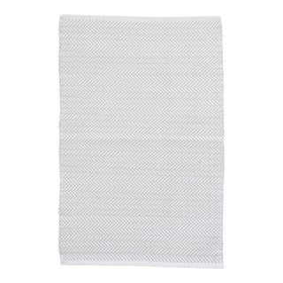 Dash & Albert by Annie Selke Herringbone Pearl Grey/White Indoor/Outdoor Rug, 6' x 9' For Sale