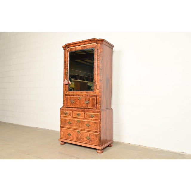 Thomas Chippendale 18th Century Antique English William & Mary Banded Walnut Mirror Front Secretary Desk With Bookcase Hutch For Sale - Image 4 of 17