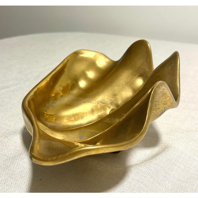 Gumps MCM Hollywood Regency Gump's Made in Hong Kong Solid Brass Seashell Catchall For Sale - Image 4 of 9