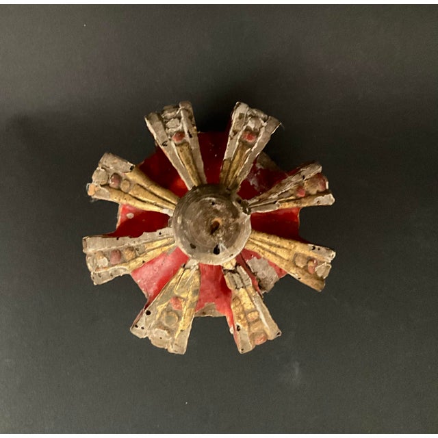 Wood 18th Century Baroque Spanish Religious Crown in Carved Polychrome and Gilt Wood For Sale - Image 7 of 8