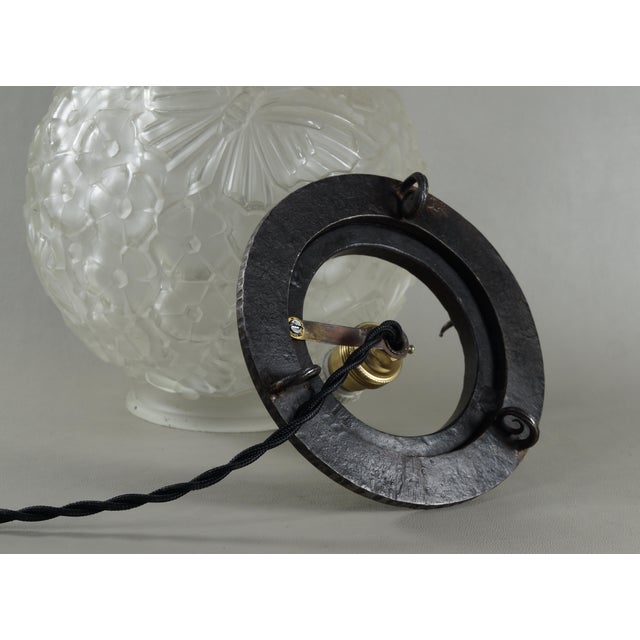 French Art Deco Table Lamp by Verreries Des Hanots 1920s Butterfly Frosted Glass & Iron For Sale - Image 11 of 14