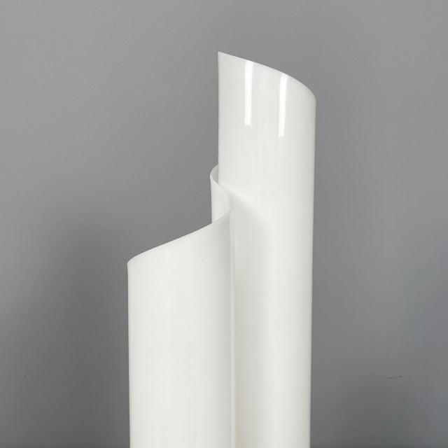 Italian Opaline Acrylic Glass Table Lamp by Vico Magistretti for Artemide, 1970s For Sale - Image 12 of 18