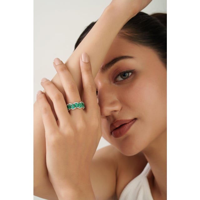 Native American Modern 2.91ct Pear Cut Emerald & Diamond 14k Gold Half Eternity Band Ring Size 9 For Sale - Image 3 of 16