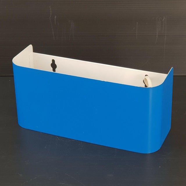 Excellent overall condition. Works perfectly. Length 25 cm. Width 8.5 cm. Height 11.5 cm. A very beautiful vintage wall...