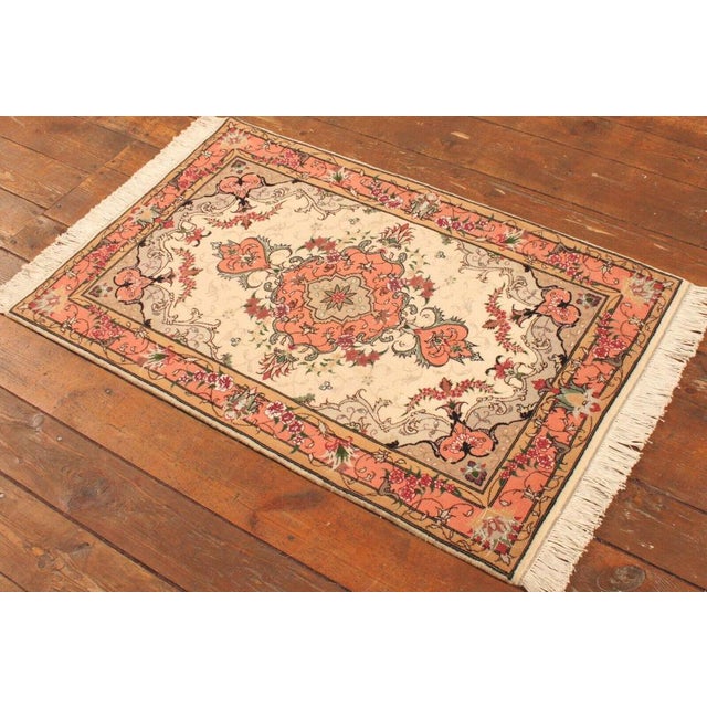 Middle Eastern Rug in Wool For Sale - Image 5 of 9