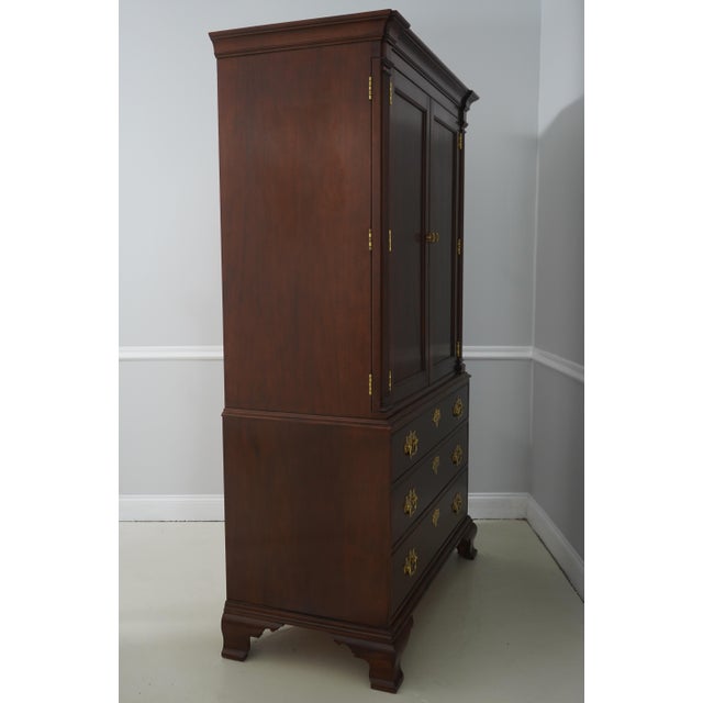 Age: C.2008 Details: Finish no.47 Colonial Williamsburg Mahogany Adjustable Shelves Bracket Feet Dovetailed Drawer...