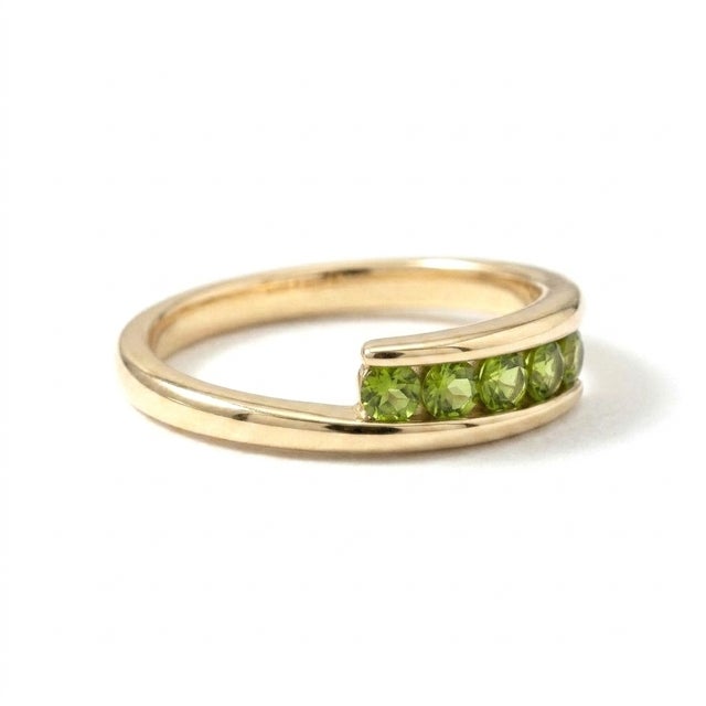 Contemporary Natural Peridot Channel Set Bypass Ring - Gemstone Wrap Birthstone Ring Us 7 For Sale - Image 3 of 6