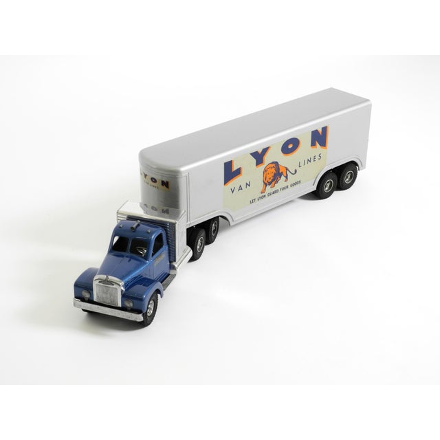 Original Smith Miller 1953 Model Lyon Van Lines Mack Truck, 2000s For Sale - Image 3 of 18