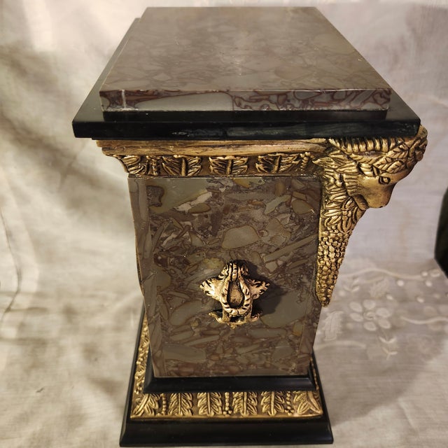 1970s 1970s Neoclassical Empire Revival Rose Breccia Marble & Gilt Metal Mantel Clock For Sale - Image 5 of 17