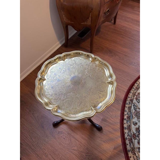 Mid 20th Century Vintage Hekman Scalloped Pie Crust Brass Tray Top Pedestal Accent Side Butler Table For Sale - Image 5 of 7