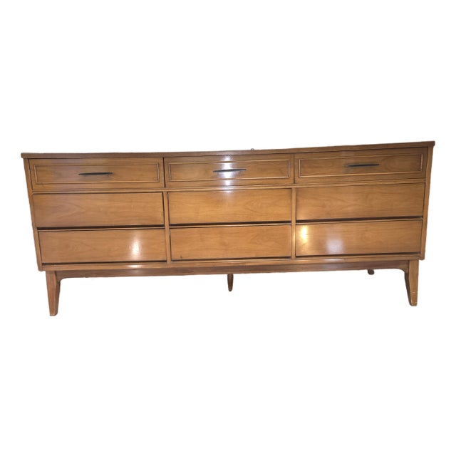 1960s Walnut Mid Century Modern Dresser Attributed to Dixie Furniture Co For Sale
