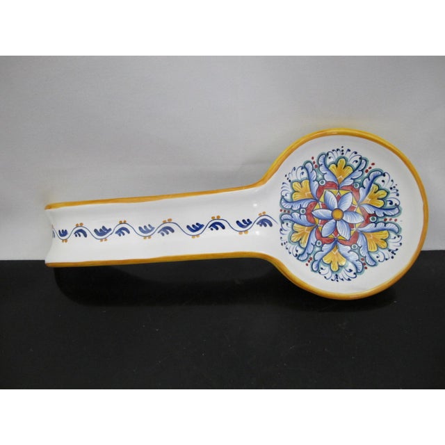 Ricco Deruta Italian Majolica Brightly Hand Painted Pottery Spoon Rest For Sale In Portland, OR - Image 6 of 10