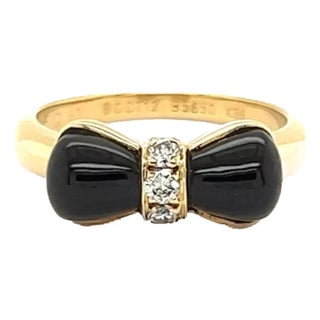 Van Cleef & Arpels Diamond Onyx 18k Yellow Gold Bow Ring - Size 6 For Sale