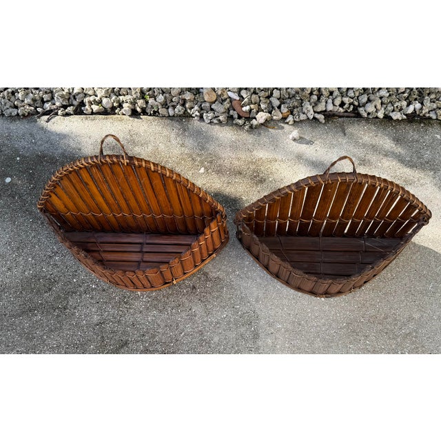 Late 20th Century Vintage Split Bamboo Wall Baskets With Scalloped Form, Pair For Sale - Image 5 of 10