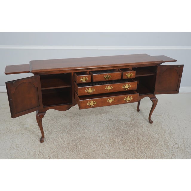 Queen Anne Henredon Cherry Queen Anne Style Sideboard Credenza For Sale - Image 3 of 18