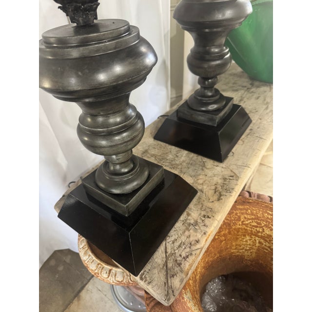 Metal Pair of Vintage Metal Pineapple Table Lamps – Ornate Neoclassical Style For Sale - Image 7 of 9