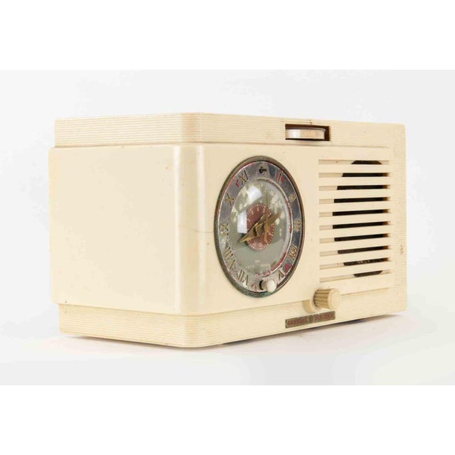 Grecian Ivory Radio Model 62 from General Electric, Italy, 1948 For Sale - Image 3 of 5