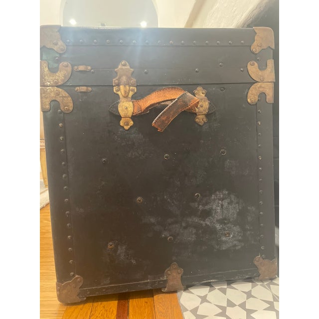 Antique 1920s Black Flat-Top Steamer Trunk With North Dakota Lithograph and Brass Hardware For Sale - Image 4 of 9