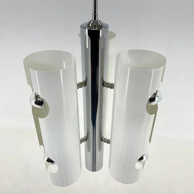 Mid-Century Italian Space Age Chrome and White Lacquered Metal Pendant Light, 1970s For Sale - Image 4 of 9