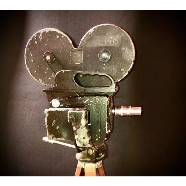 1950s Mid-Century Newsreel 16mm Sound-On-Film Camera For Sale - Image 4 of 7