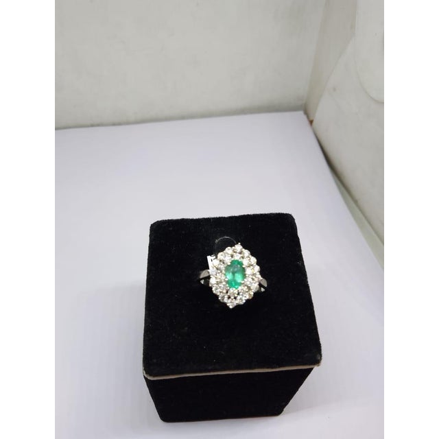 Natural Emerald 0.79cts & Diamond 0.93cts Ring in 18k Gold For Sale - Image 4 of 8
