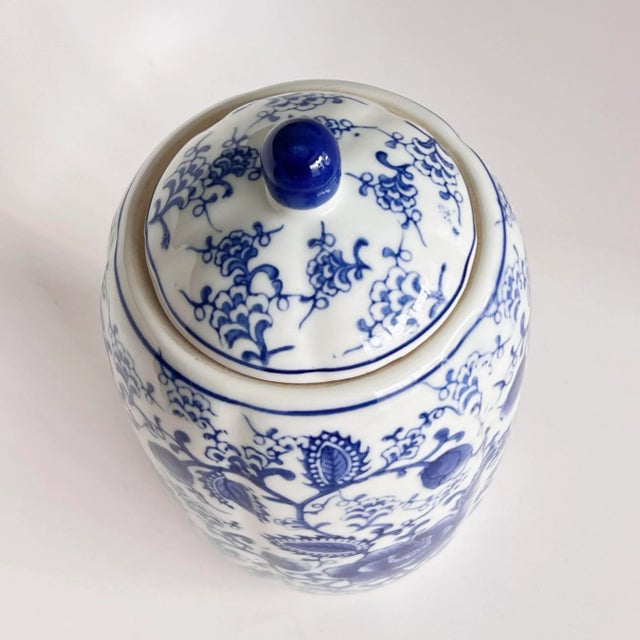 Vintage Blue & White Chinoiserie Lidded Ginger Jar Floral Chinese Guan-Style Porcelain For Sale In Miami - Image 6 of 11