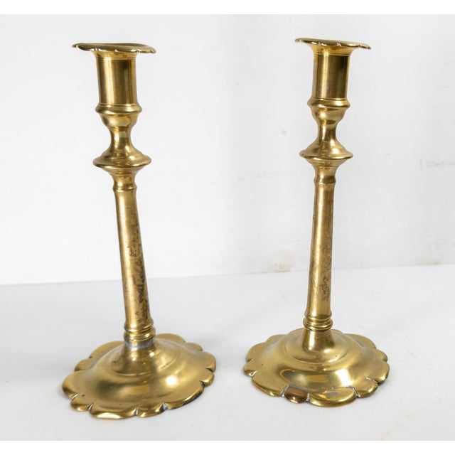 18th Century Pair of English Brass Queen Anne Candlesticks With Petal Base For Sale - Image 4 of 13