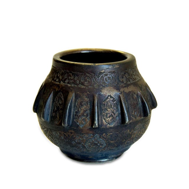 Indian bronze bowl is an original decorative object realized in India in the mid-19th century. Bronze. Excellent...