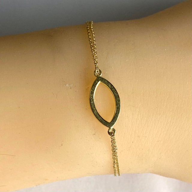 18k Yellow Gold Double-Chain Bracelet With Marquise Charm For Sale In New York - Image 6 of 7