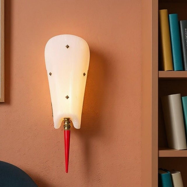 Mid-Century Modern Mid-Century Modern Rocabilly White Ribbed Acrylic Glass Sconce, 1960s For Sale - Image 3 of 11