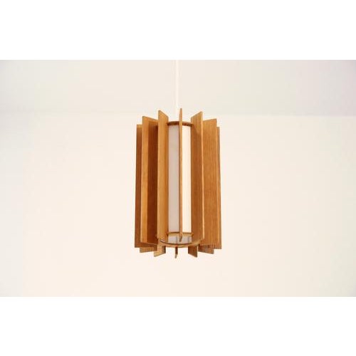 The Tema pendant lamp was designed by Ib Fabiansen for Fog & Mørup in 1966. This beautiful lamp is made of pine with an...