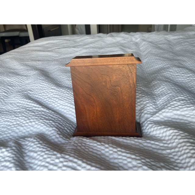 1980s Vintage New Hampshire Company Cherry Wood Battery Desk Clock For Sale - Image 5 of 7