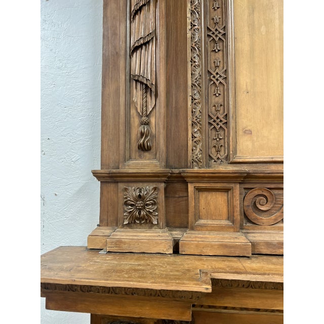 18th Century Georgian English Carved Pine Mantel W/ Overmantel - Style of William Kent For Sale - Image 10 of 12