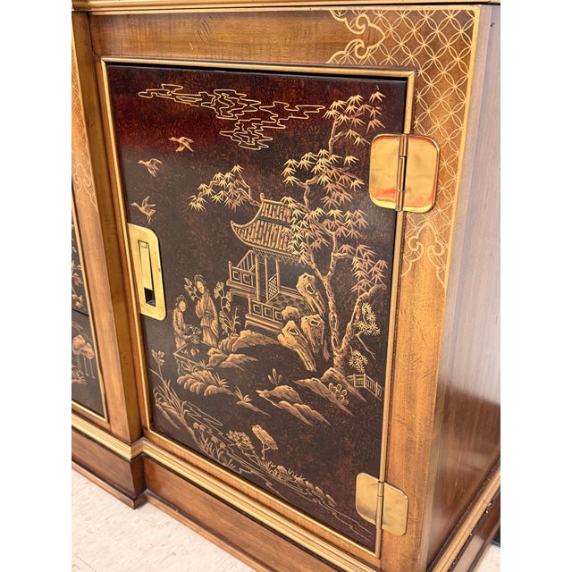 1970s Stately Chinoiserie China Cabinet From Heritage/Drexel Heritage For Sale In Cleveland - Image 6 of 12