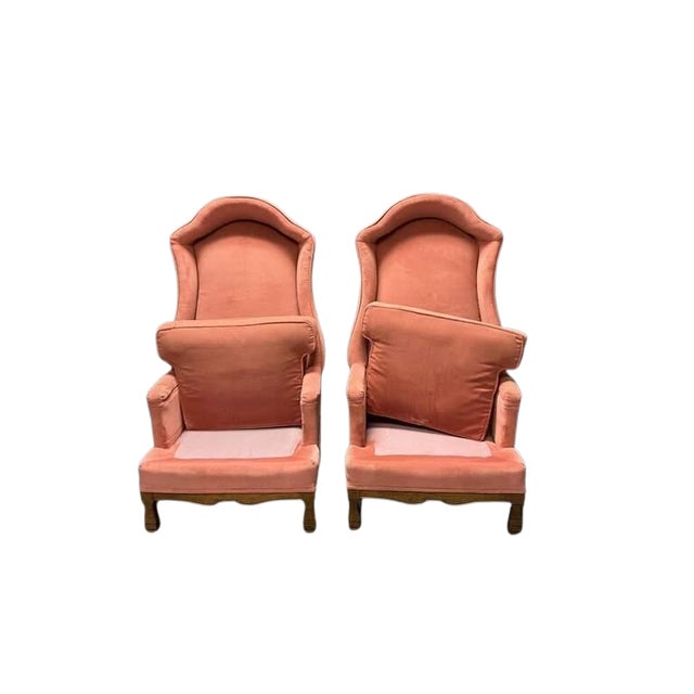 1970s 1970s Hollywood Regency Salmon Pink Velvet Hooded Porter's Chairs – Pair For Sale - Image 5 of 6