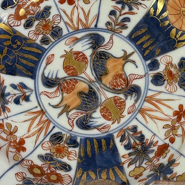 Antique Chinese Kangxi Imari Porcelain Dish with Pomegranates, 1710 For Sale - Image 4 of 6