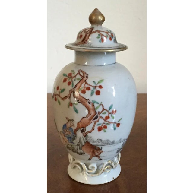 Ceramic 18th Century Vase Form Chinese Export Porcelain Urn For Sale - Image 7 of 11