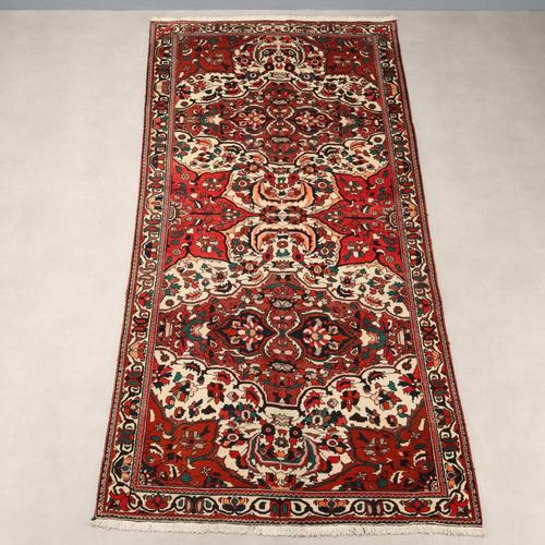 Baktiary Rug in Wool For Sale - Image 3 of 10