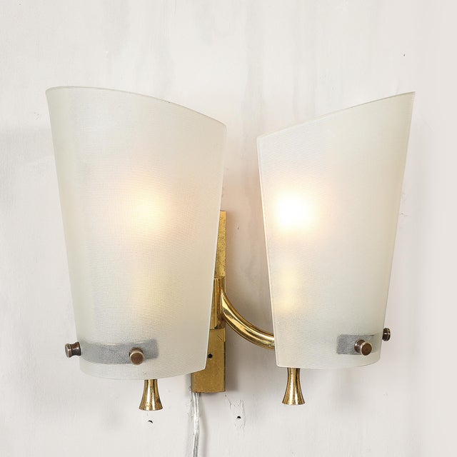 Mid-Century Modern 1960s Italian Mid-Century Double Shaded Textured Glass & Brass Wall Sconces - a Pair For Sale - Image 3 of 17