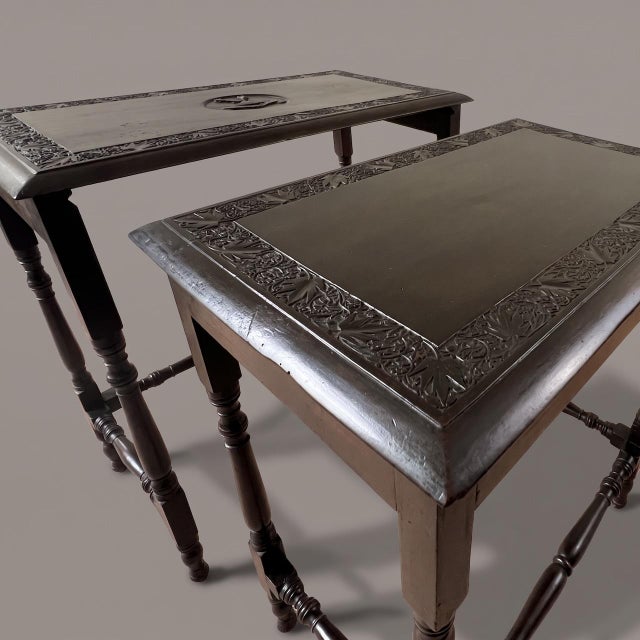 Victorian English Dyed and Carved Walnut Nesting Tables with Ivy Borders and Stag Emblem, 1890s, Set of 2 For Sale - Image 12 of 16