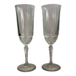 Vintage Arcoroc Fluted Champagne Glasses – Arcade Bengale Pattern - Set of 2 For Sale