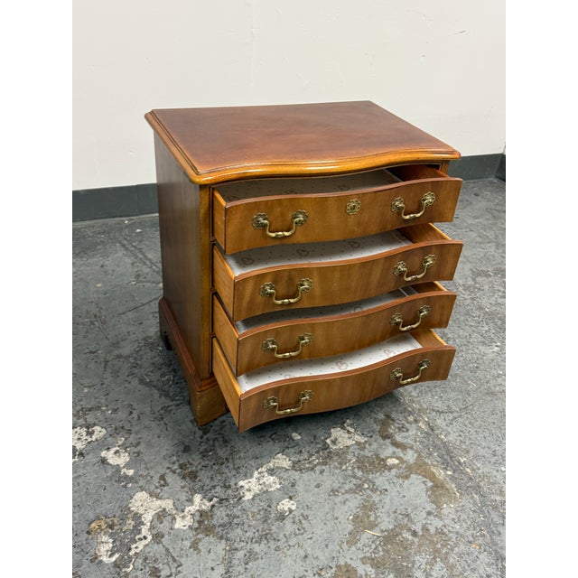 Lexington Furniture Traditional Four-Drawer Chest For Sale - Image 10 of 12