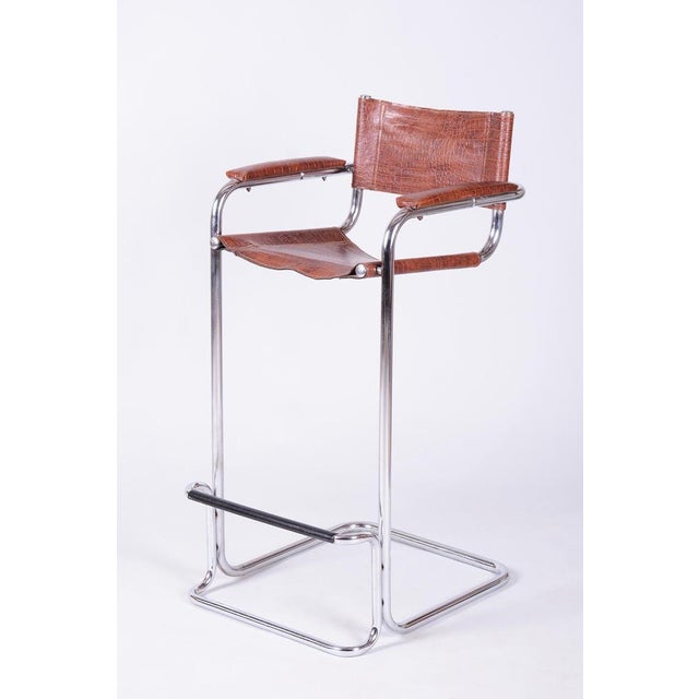 This stylish bar stool from 1970s German production represents an interesting interpretation of the Bauhaus movement...