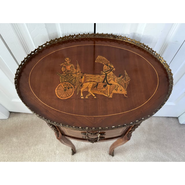 Antique 1920s Louis XV French Walnut Marquetry Side Table W/Ormolu Bronze d'Or For Sale - Image 4 of 18