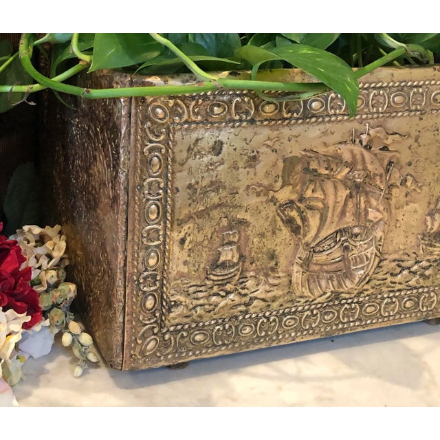 Early 20th Century * Vintage Brass Coal Scuttle Box Repoousse Ship Decoration For Sale - Image 4 of 11