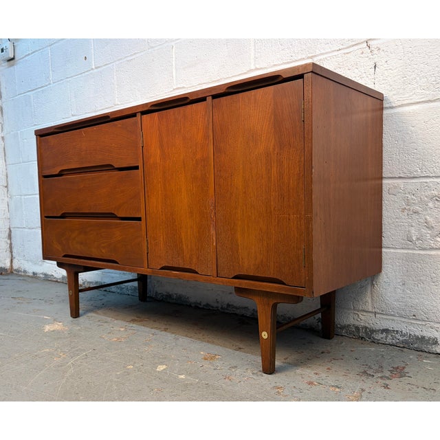 This vintage walnut credenza by Stanley Furniture is a beautiful example of timeless mid-century design paired with...