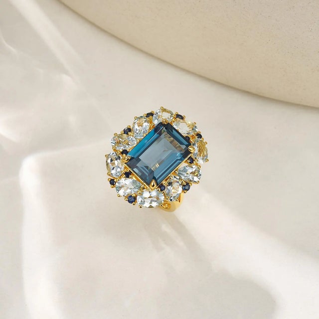 Metal Nina Zhou London Blue Topaz Aquamarine Sapphire Cocktail Ring in 14k Yellow Gold, size 9 For Sale - Image 7 of 12